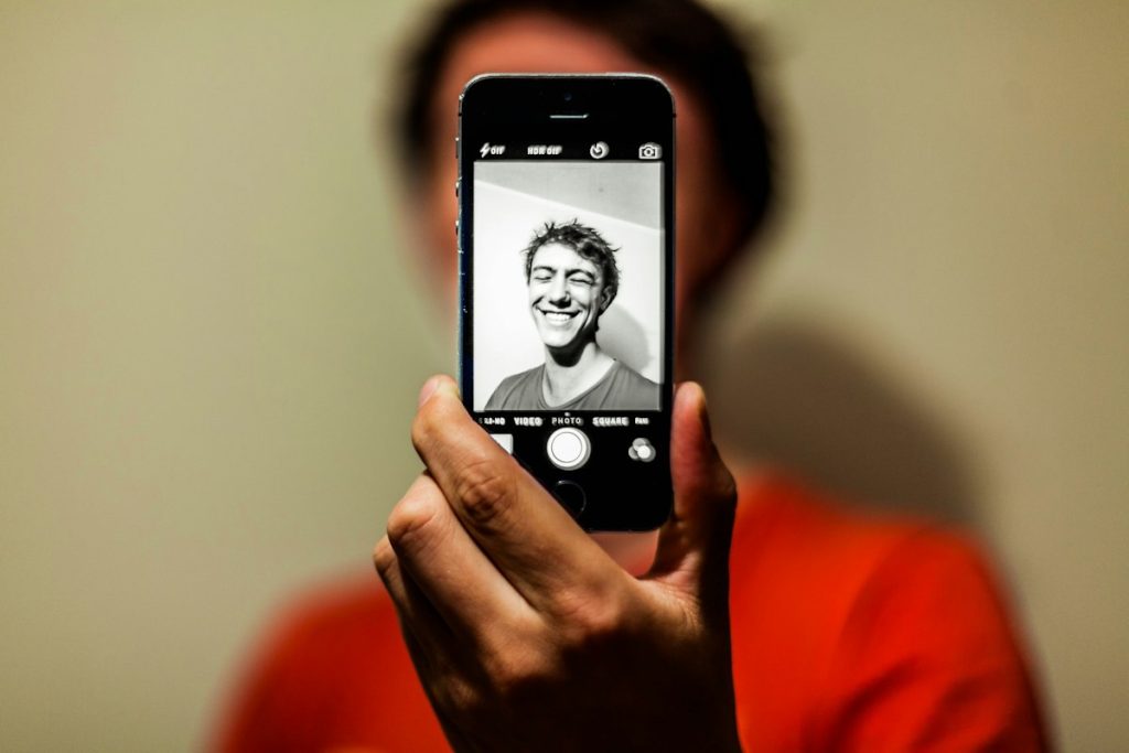 Foto con lo smartphone per il profilo