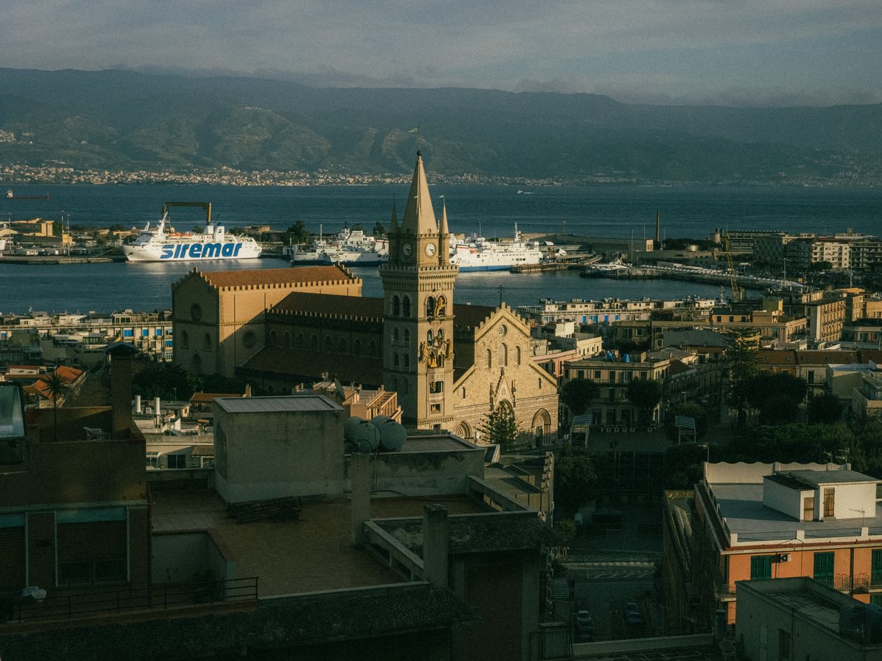 Incontri a Messina, veduta della città sullo Stretto